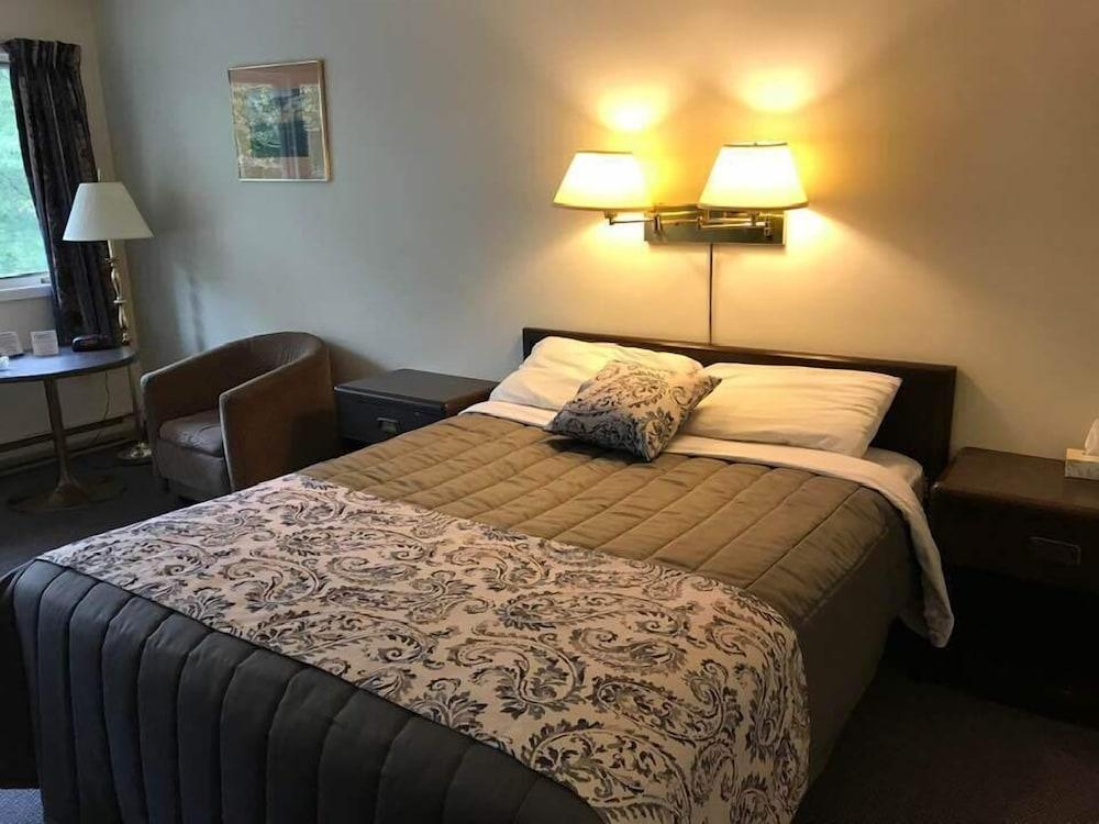 Coastal Inn Kingfisher