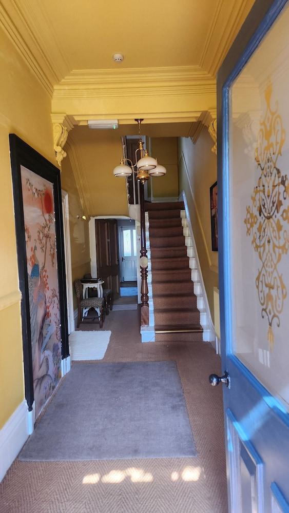 OYO Cornerstone Manor Hotel