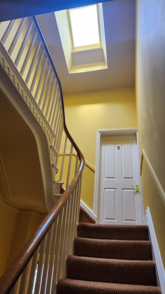 OYO Cornerstone Manor Hotel