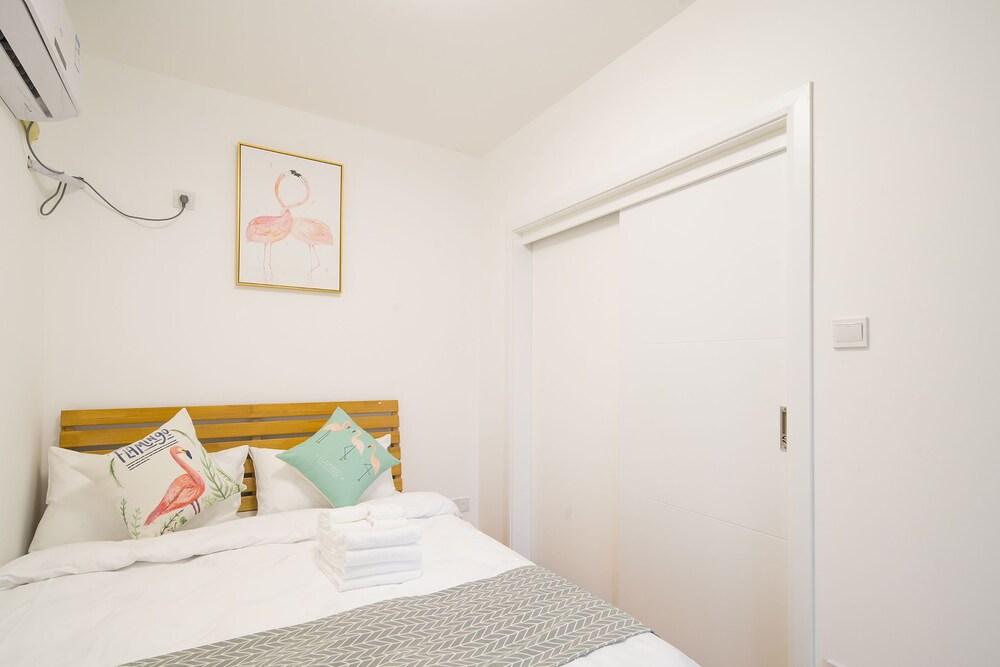 Good Time Travellers Inn -People Square No.1