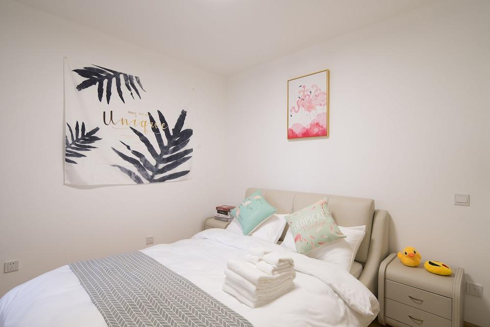 Good Time Travellers Inn -People Square No.1