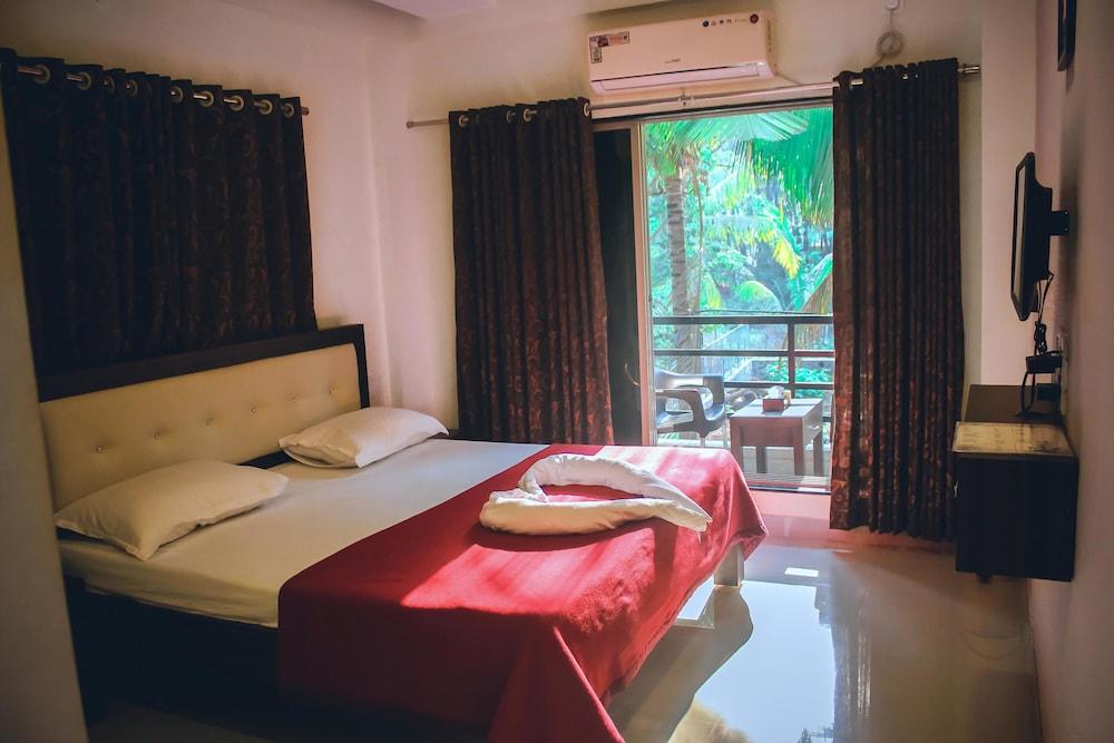 Royal Paradise Hotel