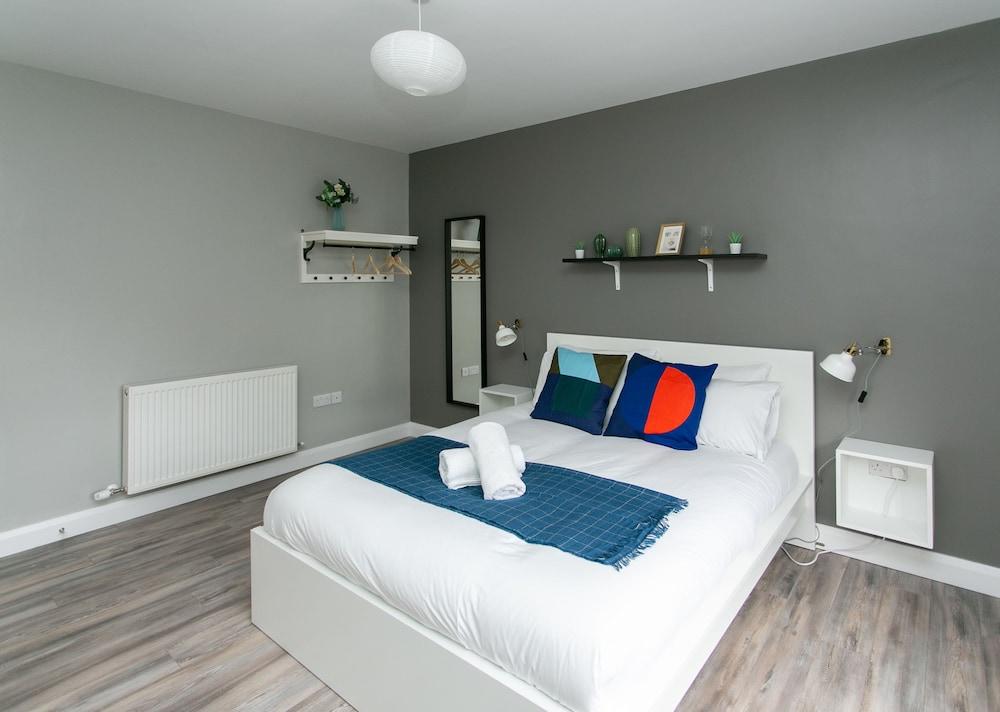 University Road Apartments