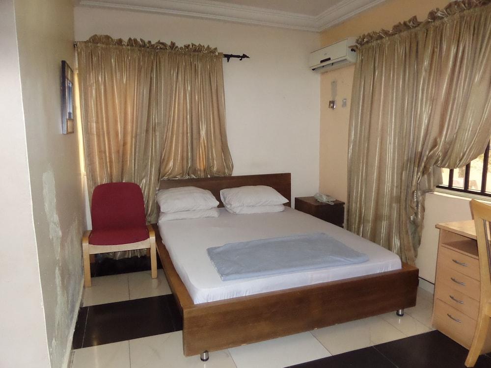 Cristabol Apartments