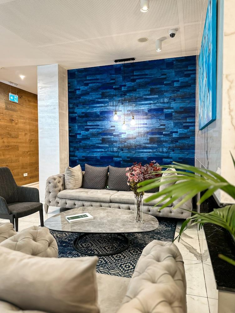 Silver 39 Corner Hotel