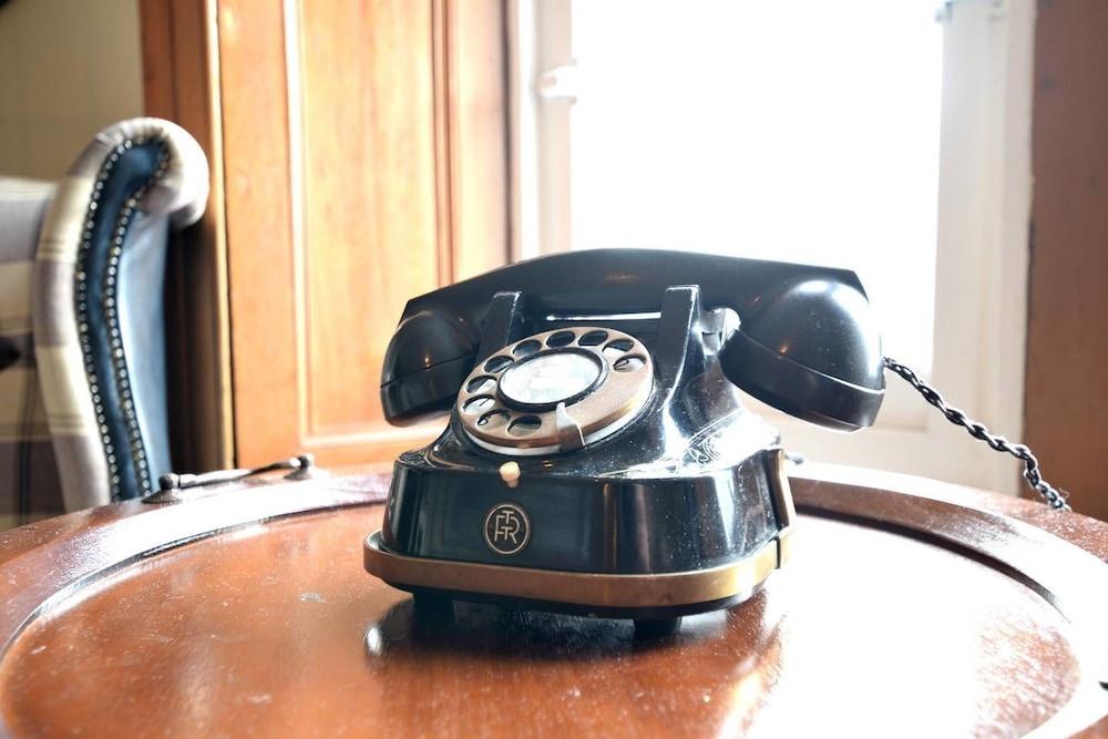 JOIVY Gorgeous Two Bedroom Apartment With Castle Views