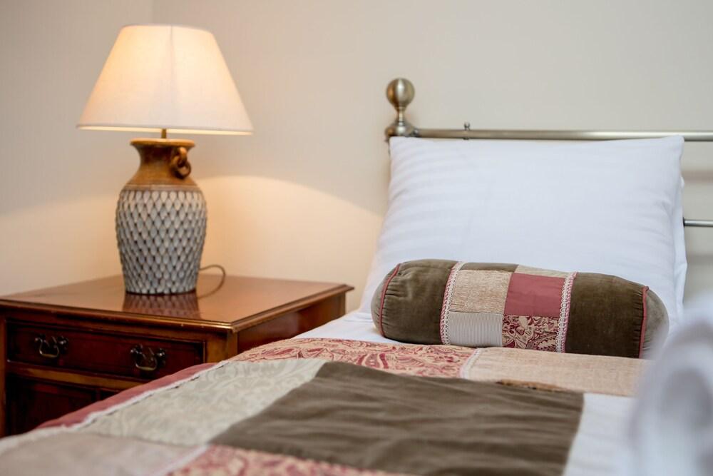 Prestigious Location - Quintessential Mews House