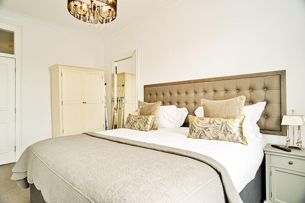 JOIVY Luxury George Street Apartments: Forth Suite