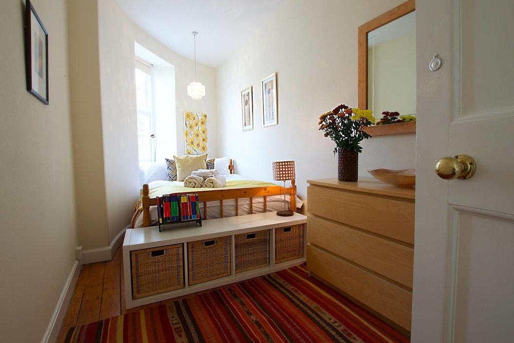 JOIVY Bright New Town 2 bed Apt - 5 Mins to Princes St