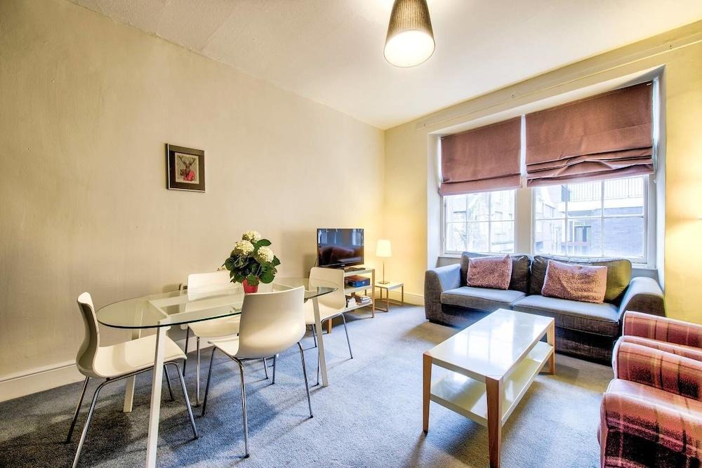JOIVY Perfect Location! - Stylish & Cosy Rose St Apt