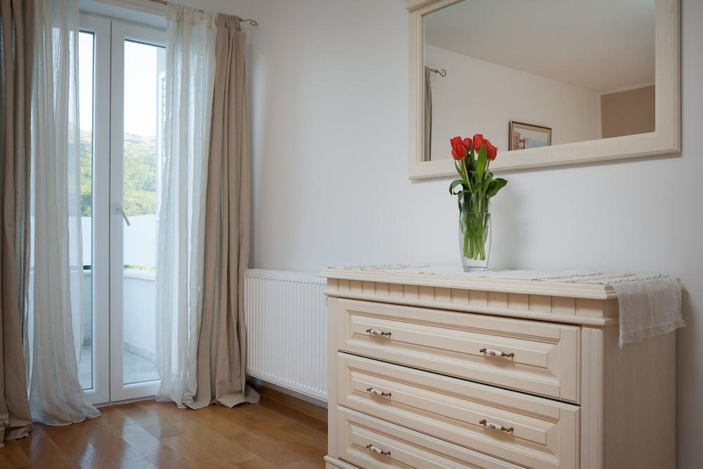 Stunning Villa Sofia With Heated Pool IN Split Hinterland