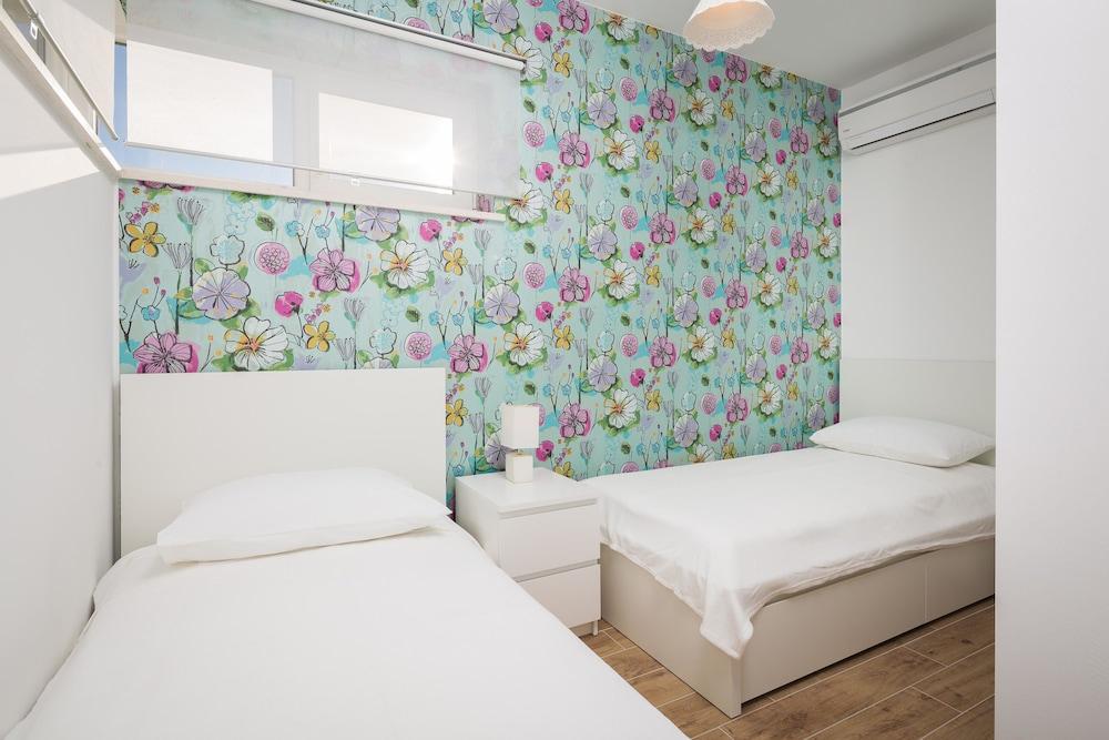 Stunning Villa Sofia With Heated Pool IN Split Hinterland