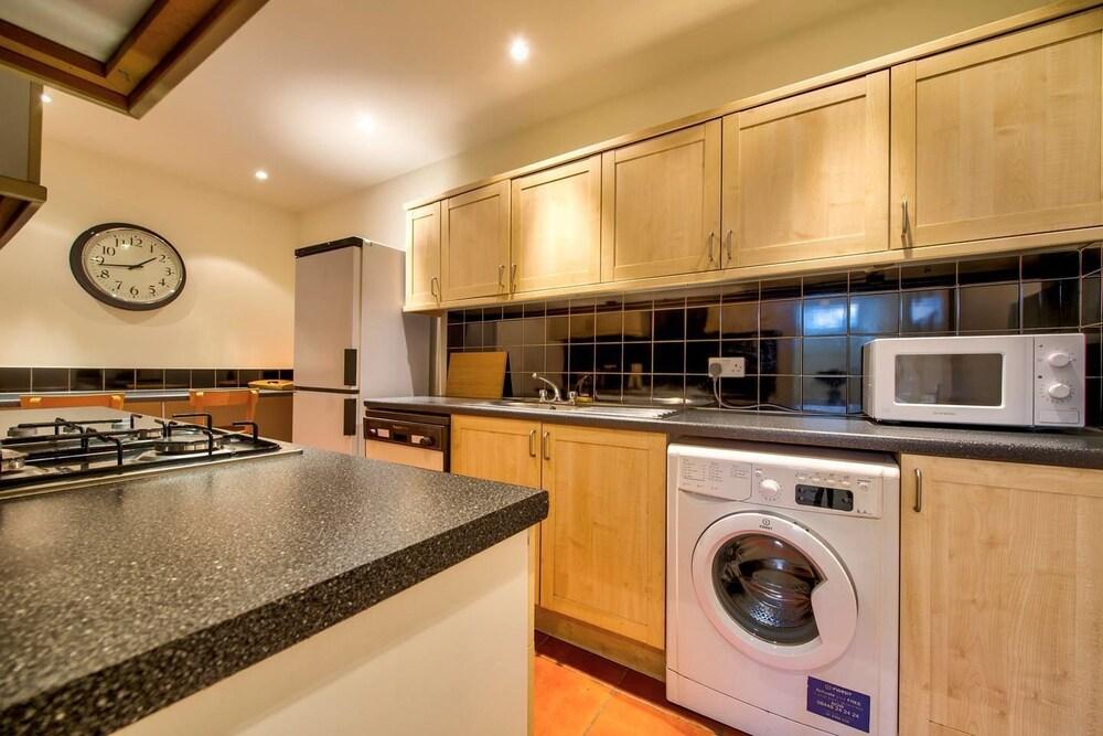 Quiet New Town Apartment