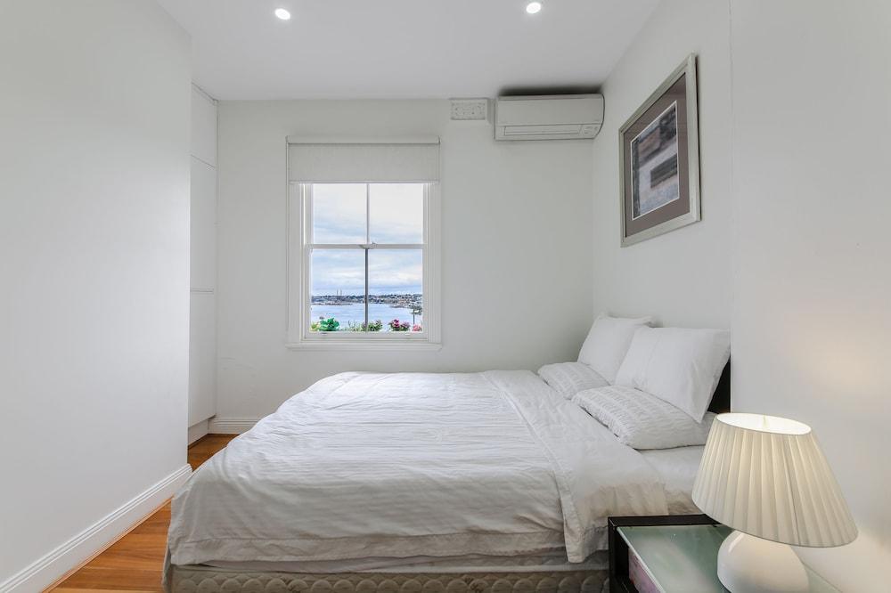 Waterview Terrace in Historic Rocks