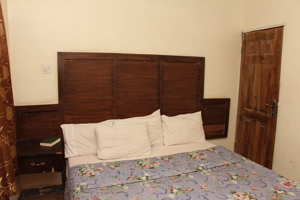 Halims Hotel & Towers