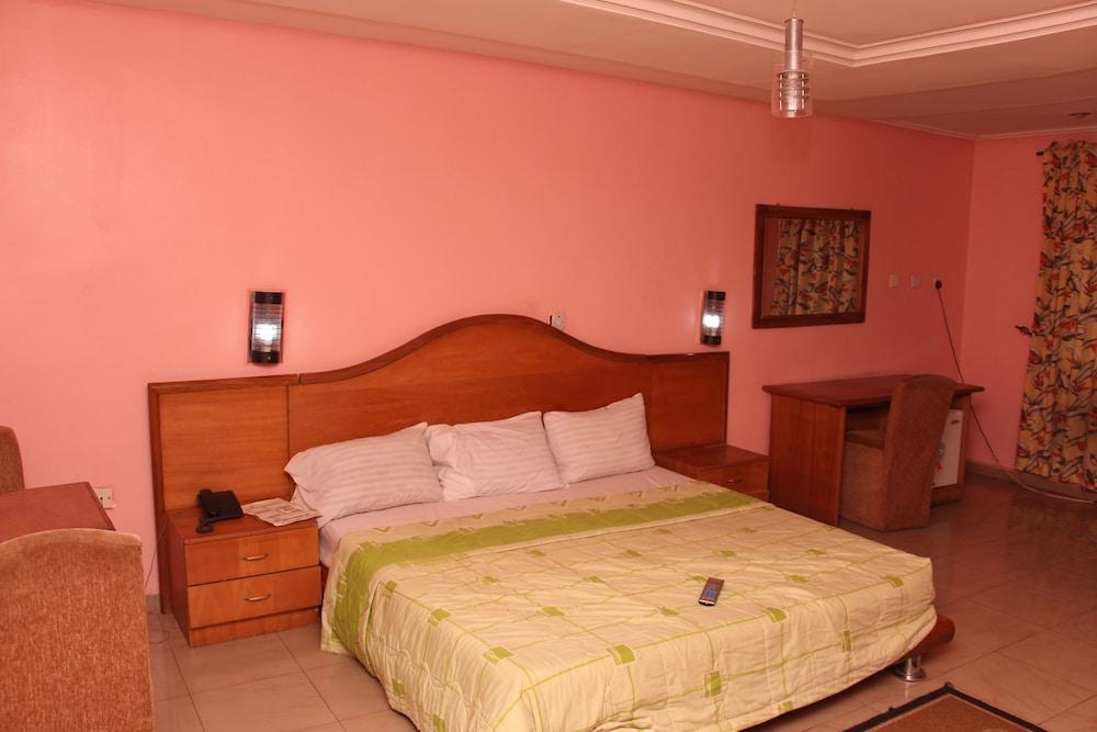 Halims Hotel & Towers