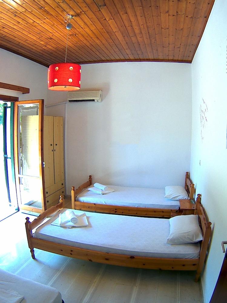 Pyla Rooms