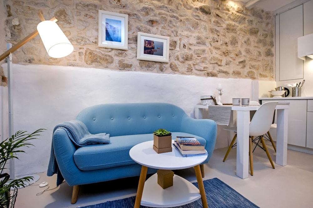 Luna Rooms and Studios