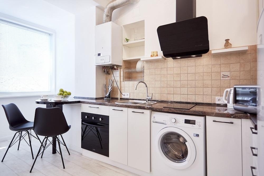 Flatsis Apartment Bazhanova 12