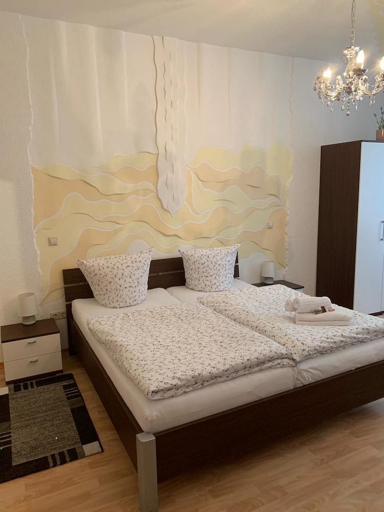 Pension Nathalie Leser