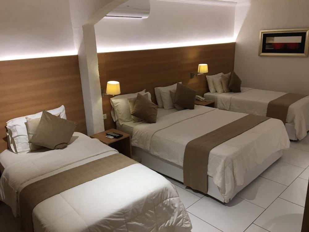 Los Alpes Villa Morra