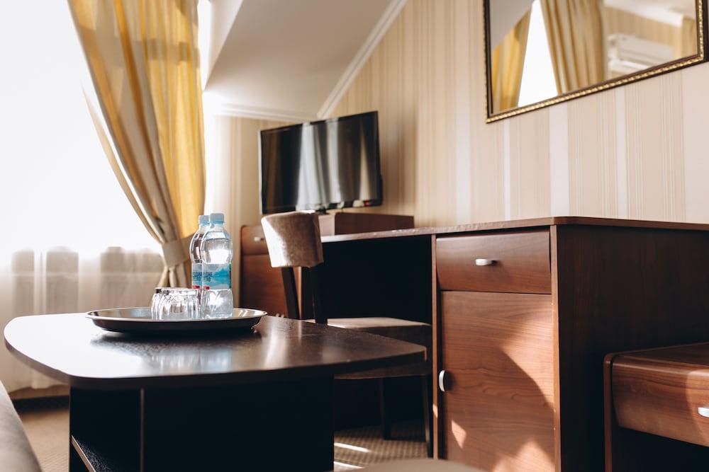 Hotel Complex Globus