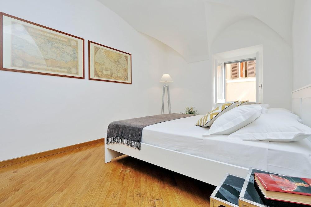 Clementina Charme - My Extra Home