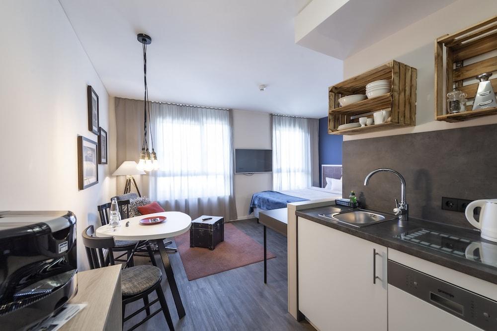 HARBR. boardinghouse