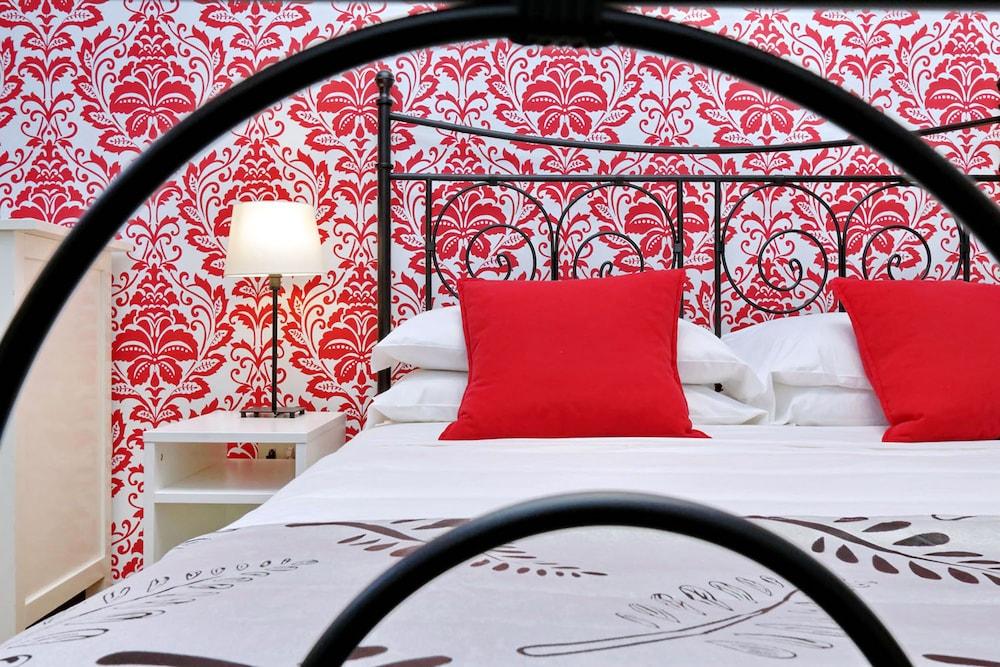 Cozy Tritone - My Extra Home