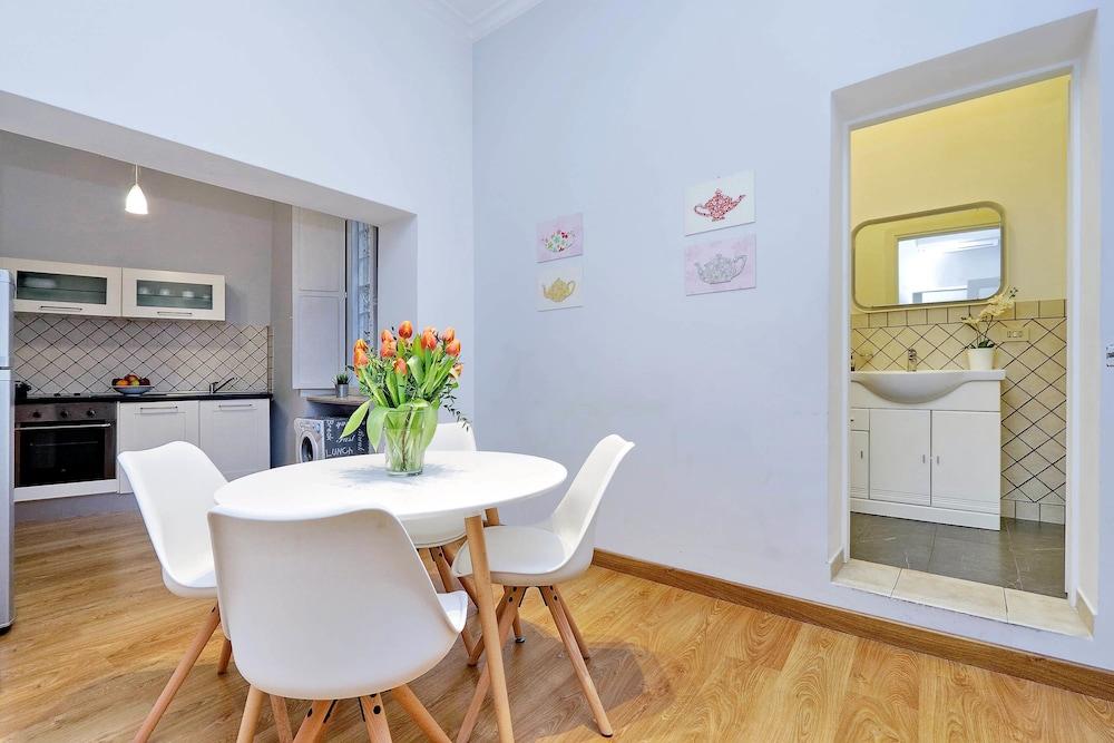 Cozy Tritone - My Extra Home