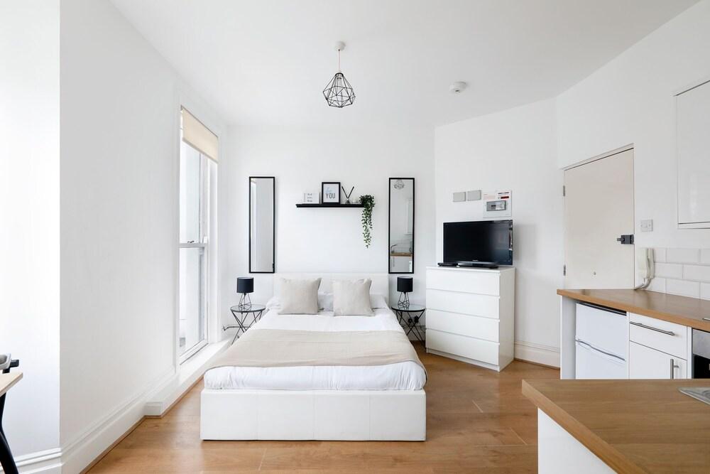 Bright Cosy Studio Perfect Base