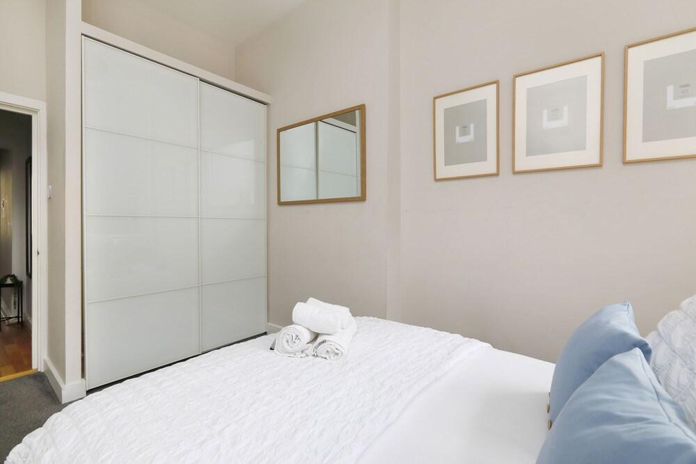 Modern City Pad By The Beach