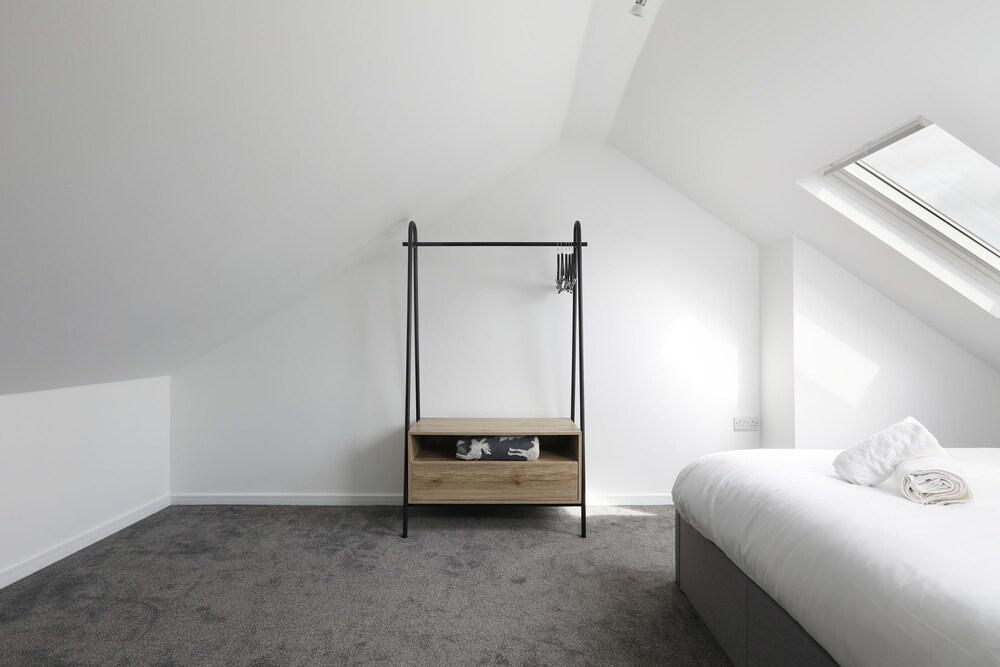 Modern Central Laines 2 Bed In The City