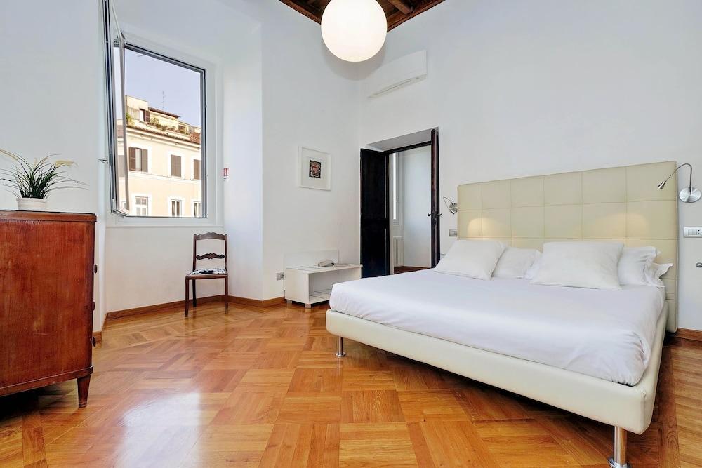 Giulia Charme - My Extra Home