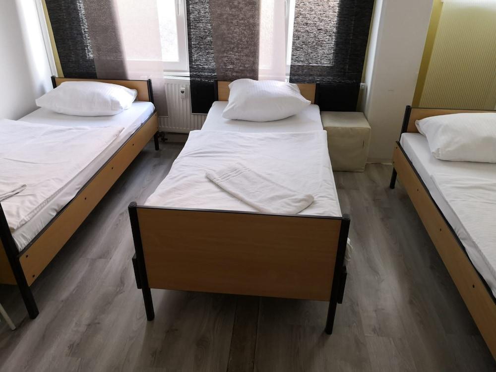 Zimmer Stuttgart Mitte AB Apartments - Hostel