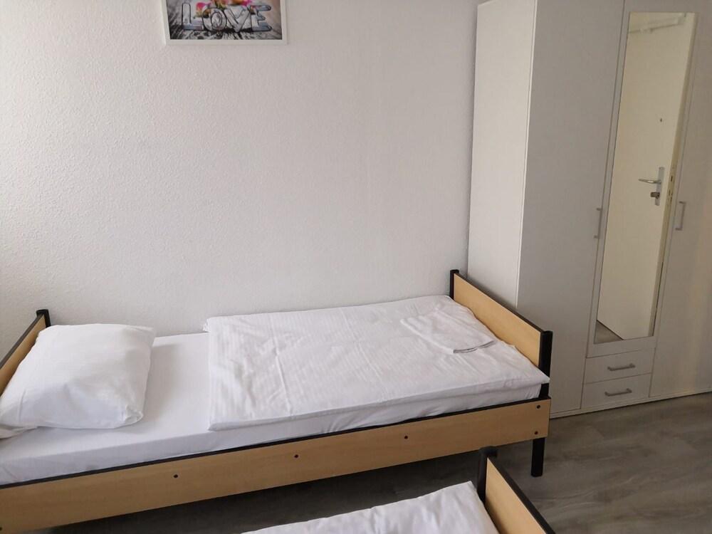 Zimmer Stuttgart Mitte AB Apartments - Hostel