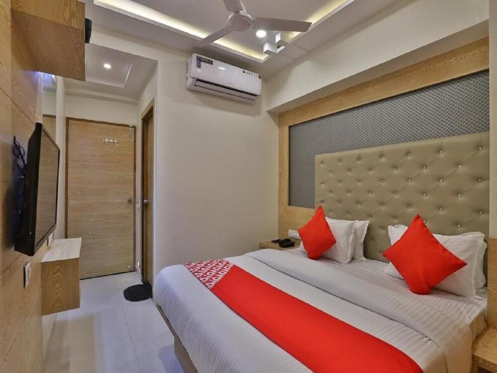 Hotel Acme by Sky Stays