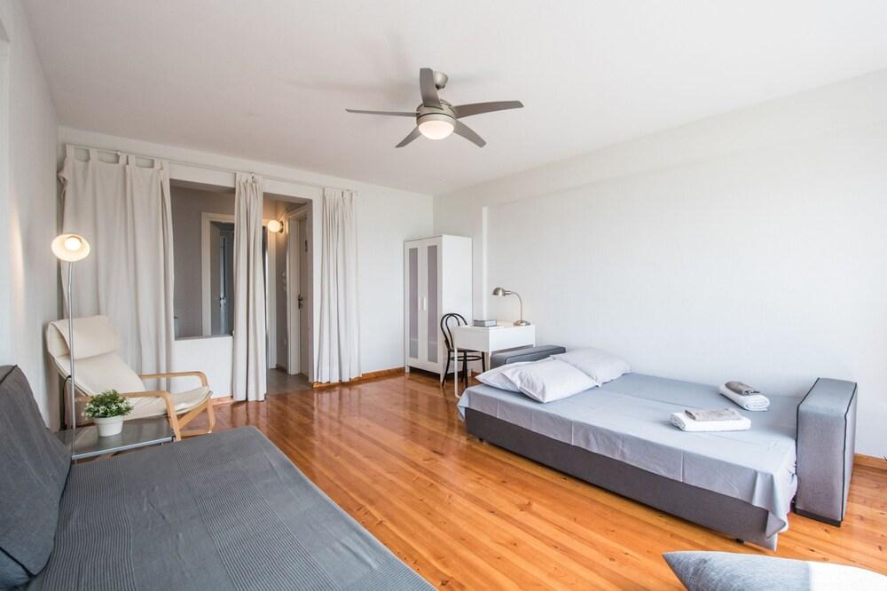 halu! Modern & Cozy Seafront Villa