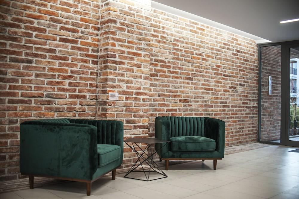 Glass House Hot Tub Apartments