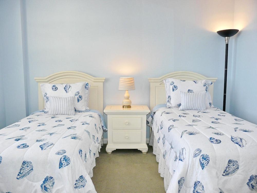 Beachfront Condo With Pool and Balcony Facing Beach