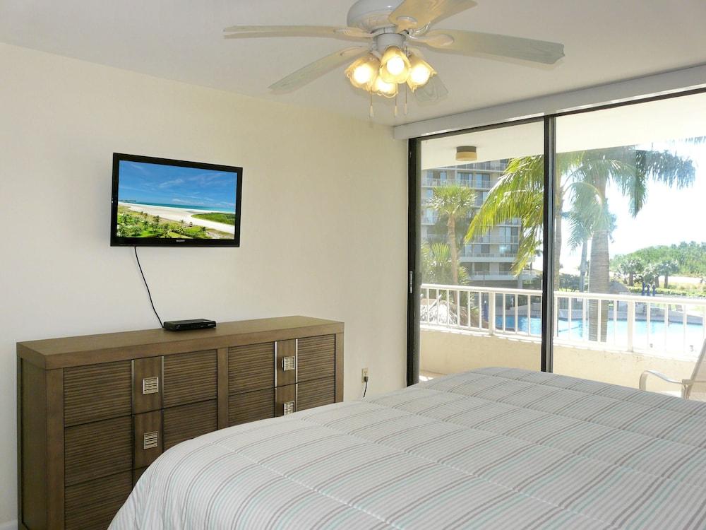 Ideal Beachfront Condo With Pool and two Balconies