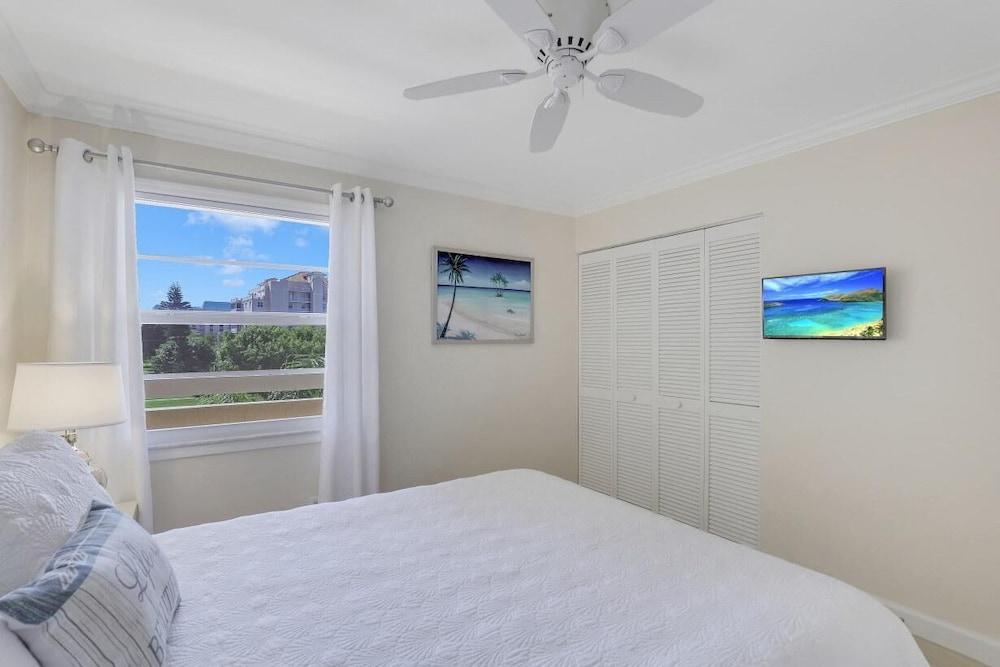Bright Condo in Community With Pool/steps to Beach