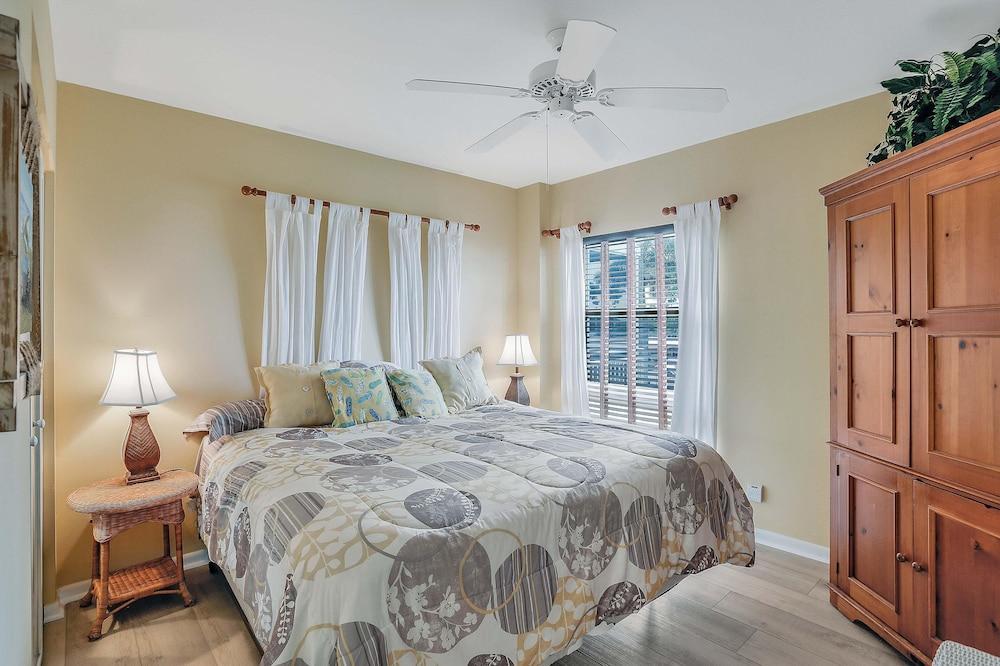 Bungalow-style Beachfront Condo With Pool