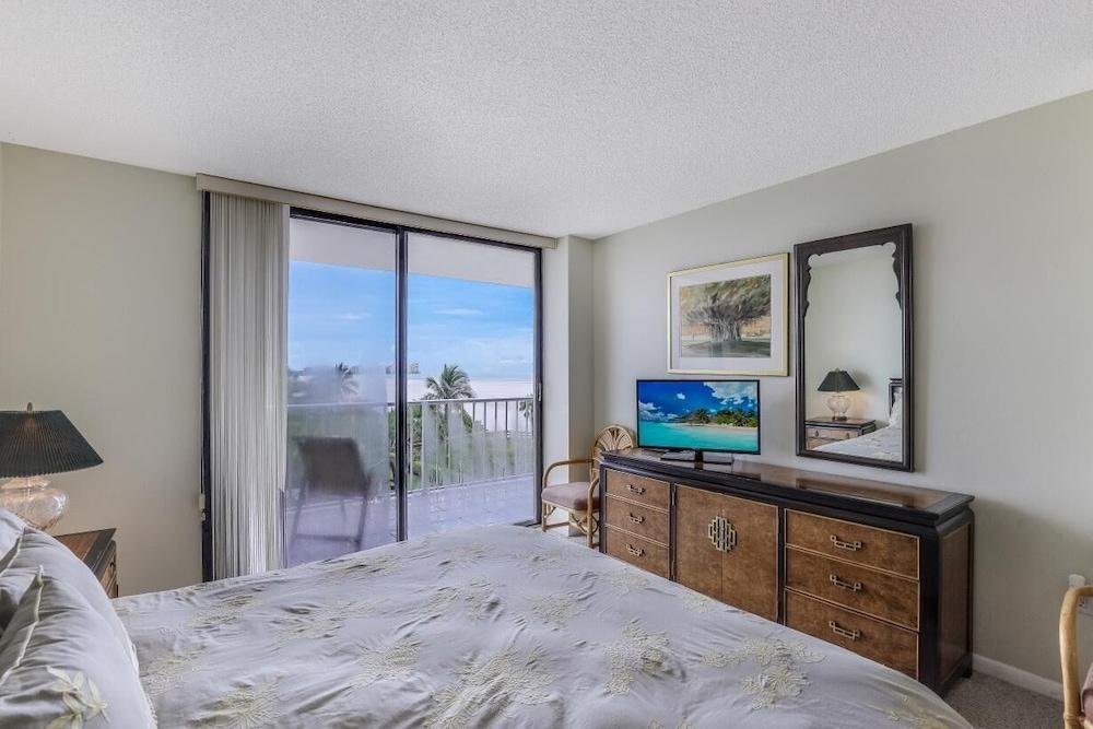 Front Unit Facing Beach With Wraparound Balcony