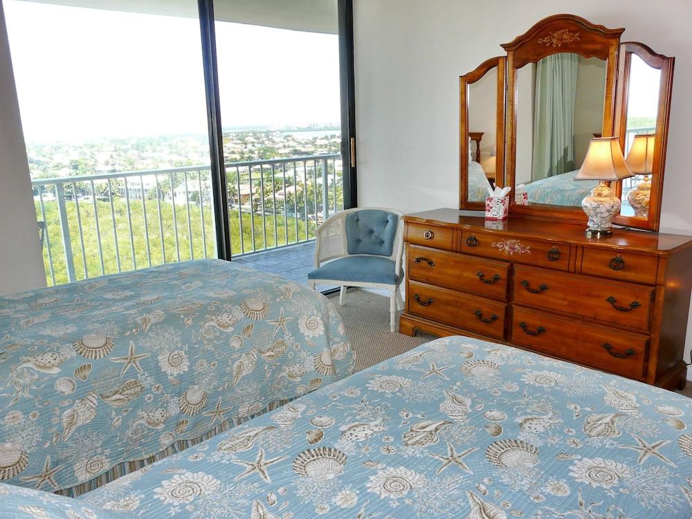 Beachfront Condo With Pool and Ocean View From Balcony