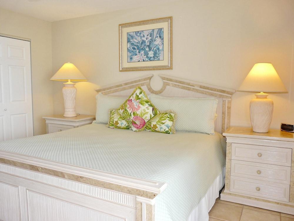 Beachfront Condo With Pool/views From two Balconies