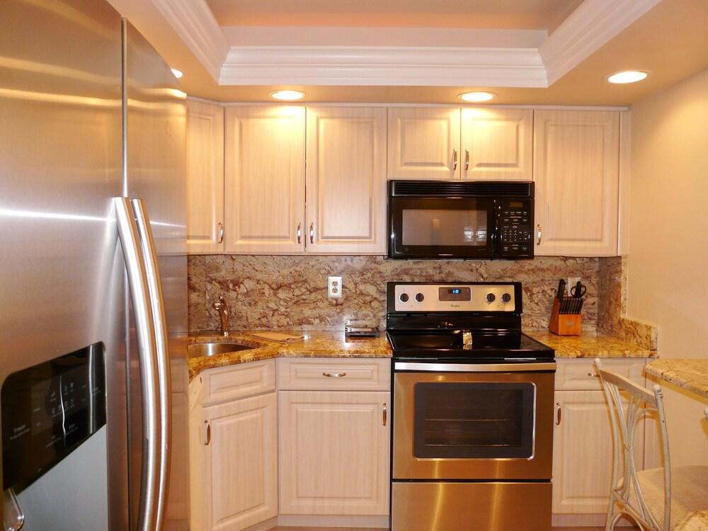 South Seas Tower 3-210