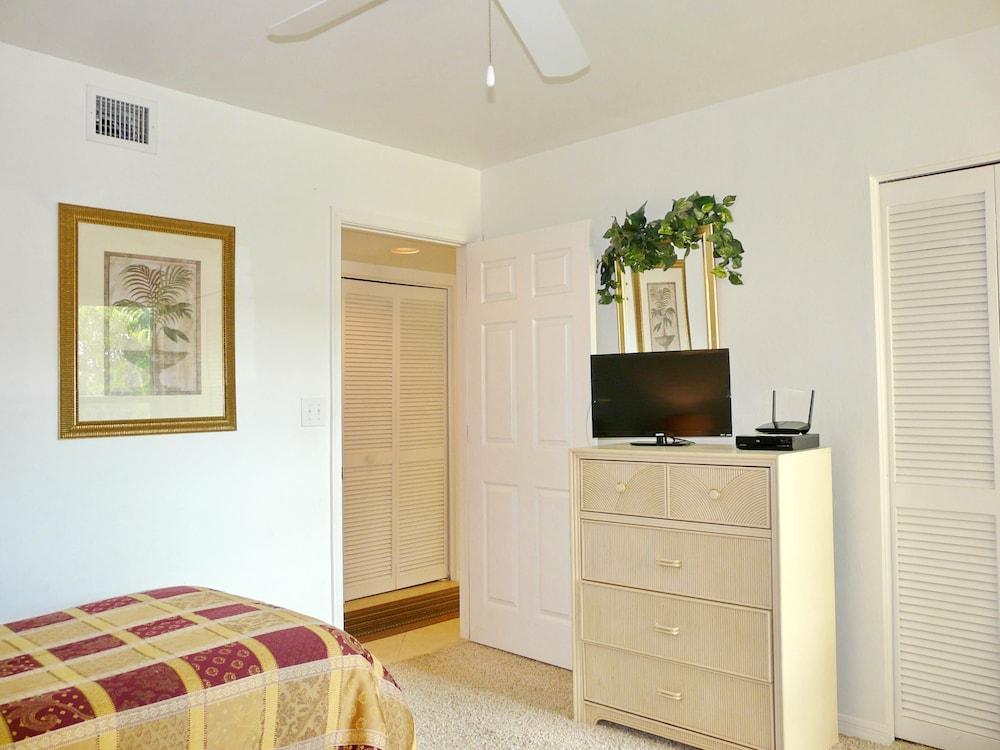 Peaceful Condo With Pool Across From South Beach