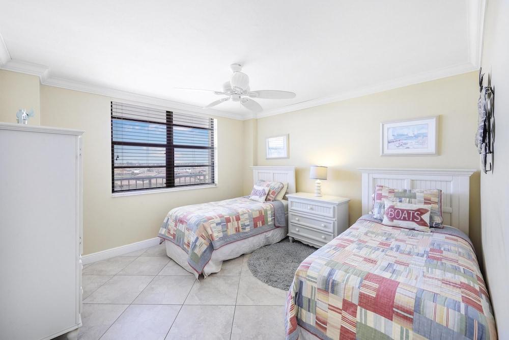 Beachfront Condo With Sw-facing Balcony and Pool