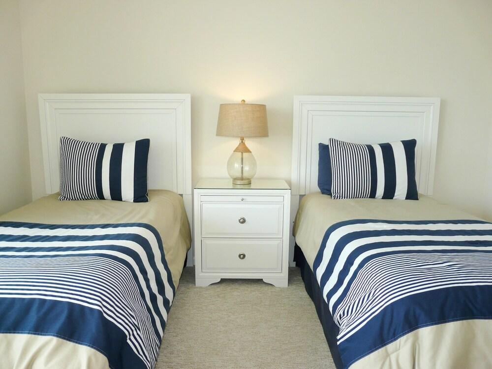 South Seas Tower 4-1711